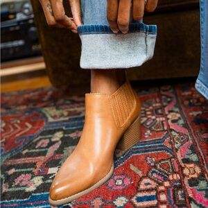 BOUTIQUE Judy Blue Mid Rise Thermal Bootcut Jeans, in Light Blue Denim